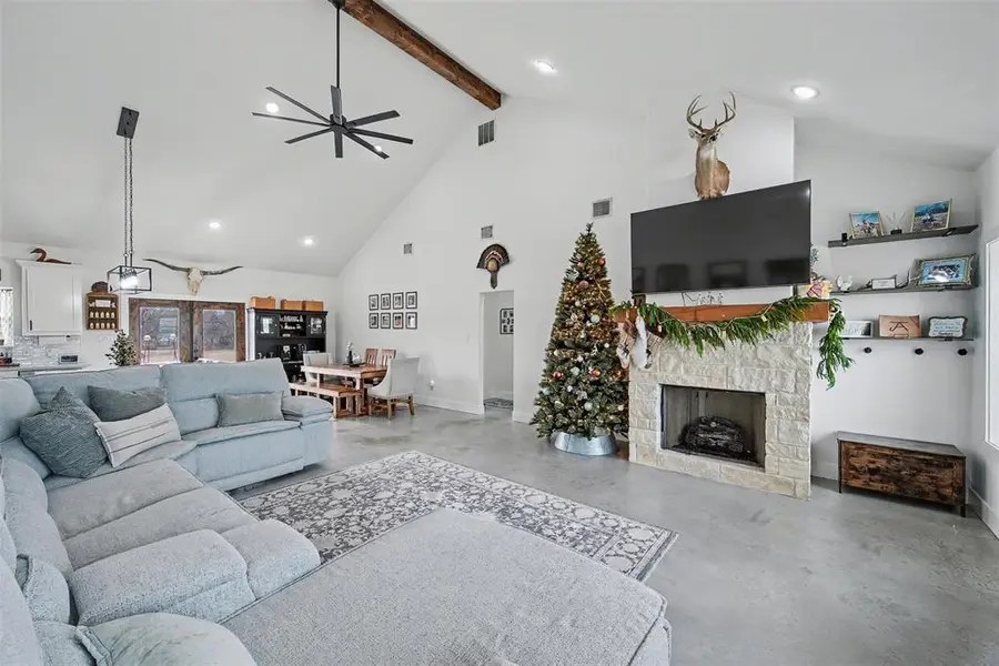 2011 County Road 1590, Alvord, TX 76225