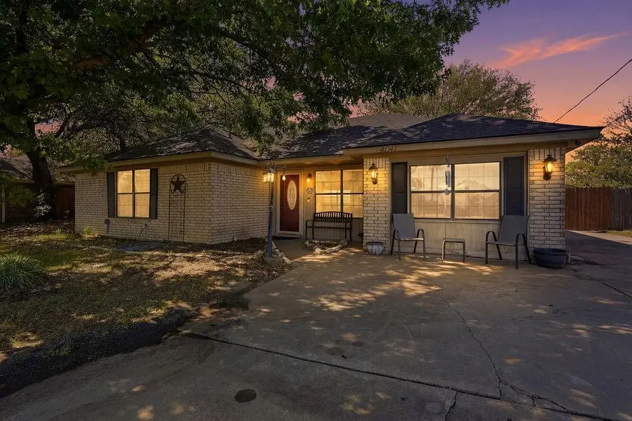 4041 Country Meadows Circle, Granbury, TX 76049