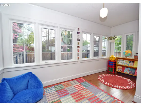 2426 SE MARKET ST, Portland, OR 97214