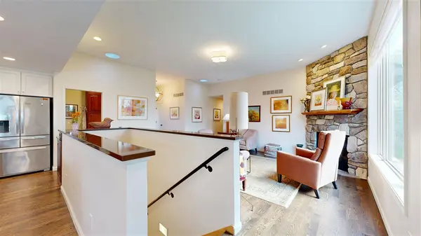 2096 Glen Oaks Dr, Coralville, IA 52241