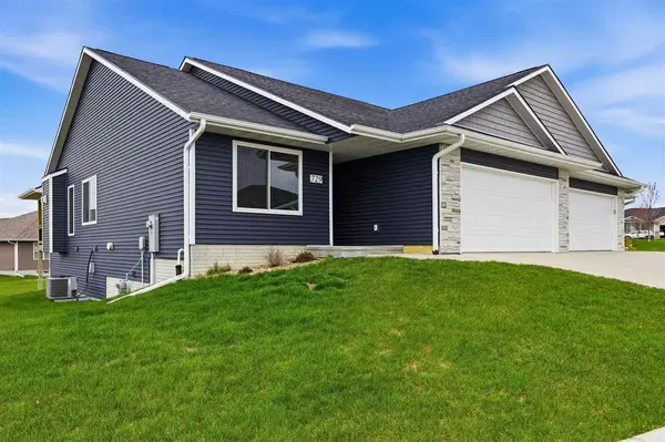 729 Heartland Ct, Fairfax, IA 52228