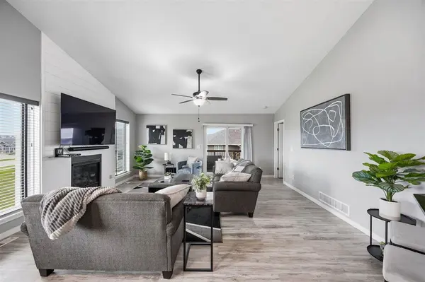 729 Heartland Ct, Fairfax, IA 52228