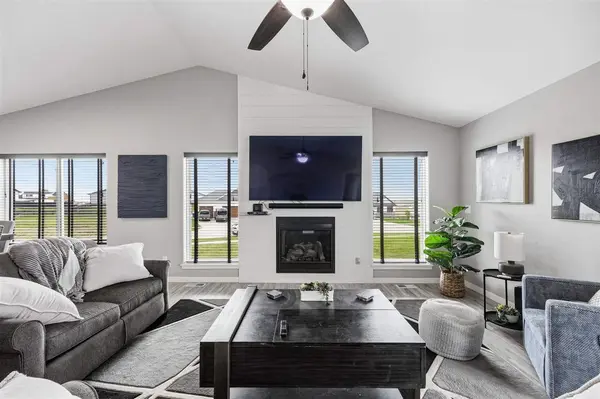 729 Heartland Ct, Fairfax, IA 52228