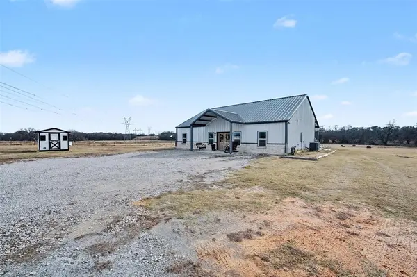 2011 County Road 1590, Alvord, TX 76225