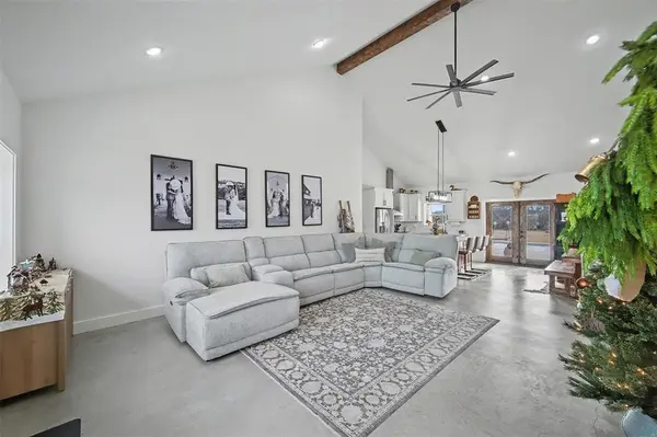 2011 County Road 1590, Alvord, TX 76225