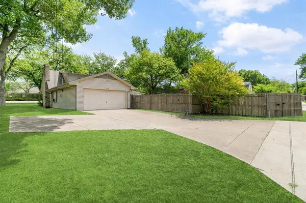 833 Ray Andra Drive, Desoto, TX 75115