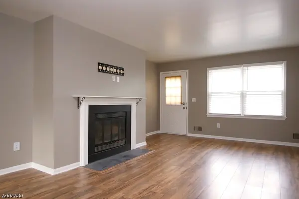 32 Hancock Ct, Raritan Twp., NJ 08822