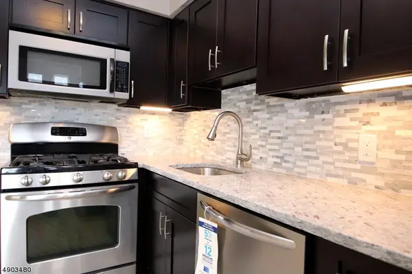 32 Hancock Ct, Raritan Twp., NJ 08822