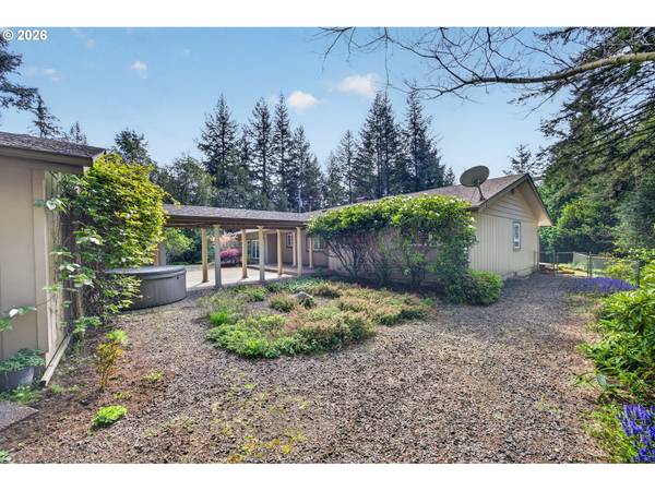 58492 GARDEN VALLEY RD, Coquille, OR 97423