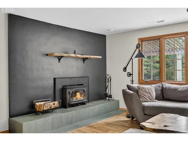 58492 GARDEN VALLEY RD, Coquille, OR 97423