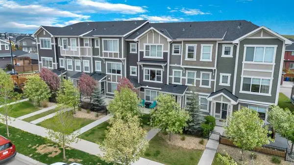 204 Sundown RD, Cochrane, AB T4C 2M5