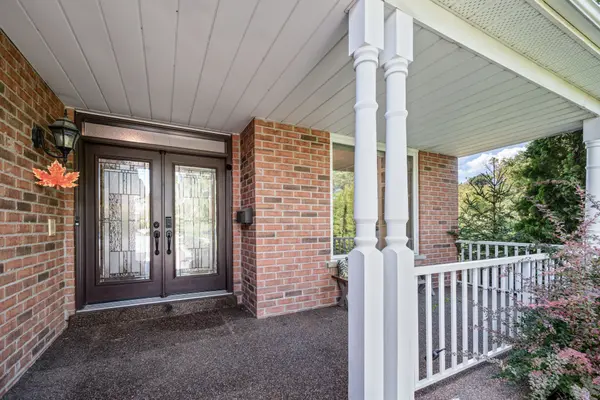 973 Mountview CT, Oshawa, ON L1K 2M1