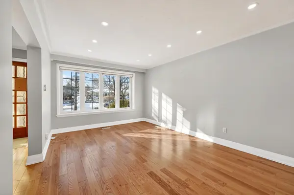 222 Elka DR E, Richmond Hill, ON L4C 3A3