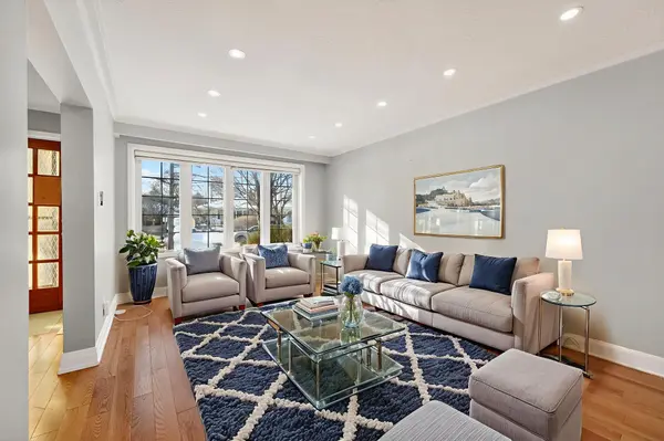 222 Elka DR E, Richmond Hill, ON L4C 3A3