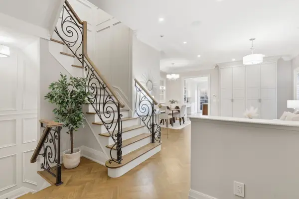 5290 Roadside WAY, Mississauga, ON L5M 0H9