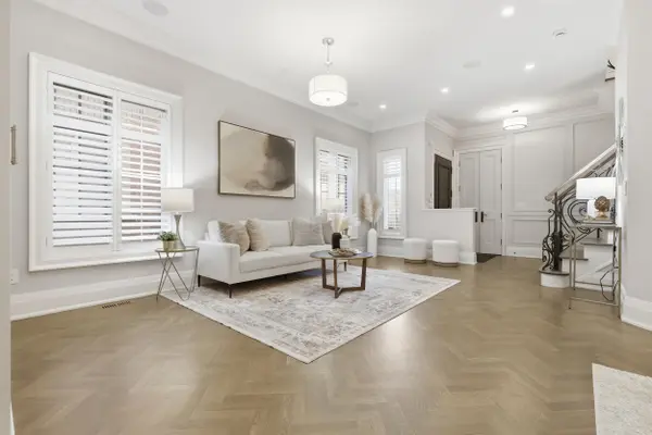 5290 Roadside WAY, Mississauga, ON L5M 0H9