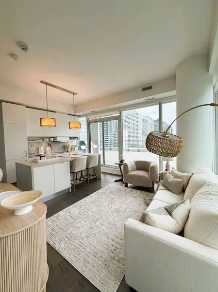 5 Soudan AVE #1004, Toronto C10, ON M4S 0B1