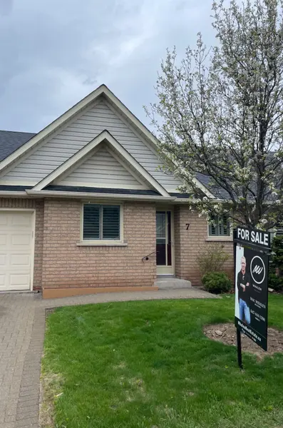 165 Main ST E #7, Grimsby, ON L3M 1P2