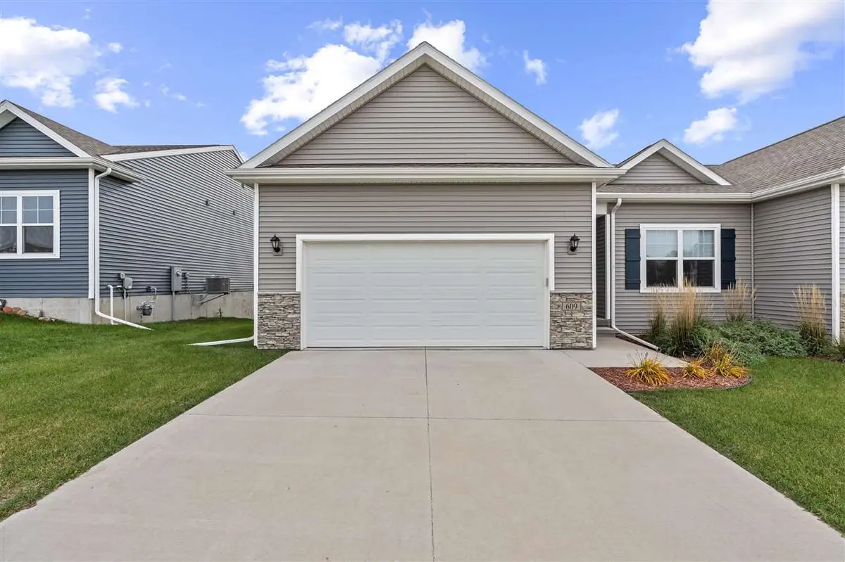 609 Maddie Ln, Tiffin, IA 52340