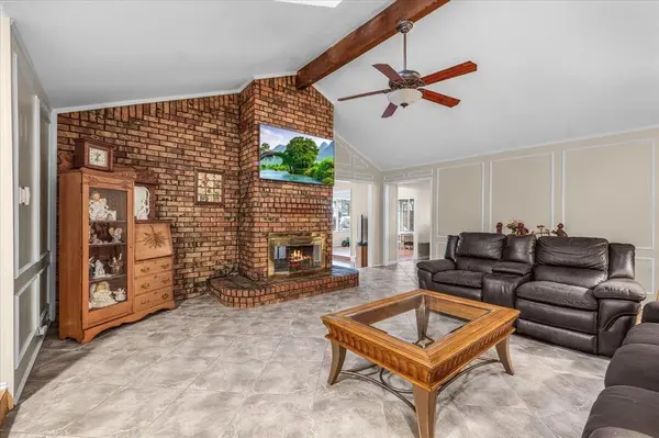 826 Lake Forest Court, Grapevine, TX 76051