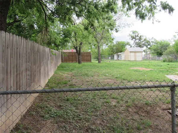 303 S Lennox Street, Stephenville, TX 76401