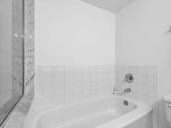 942 Yonge ST #224, Toronto C02, ON M4W 3S8