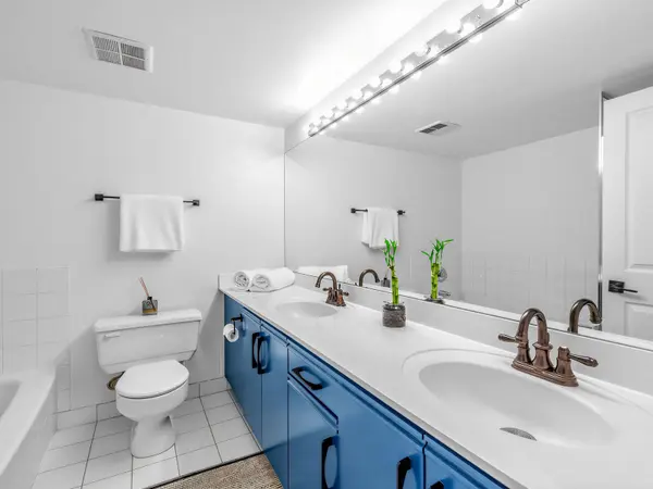 942 Yonge ST #224, Toronto C02, ON M4W 3S8