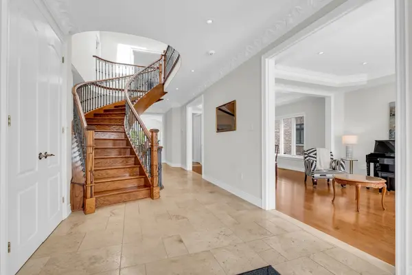 94 Pathlane RD, Richmond Hill, ON L4B 4C7