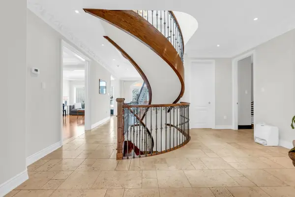 94 Pathlane RD, Richmond Hill, ON L4B 4C7