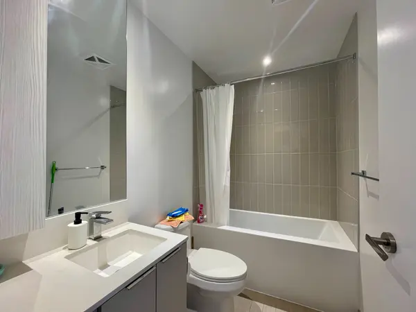 3900 Confederation Pkwy #4609, Mississauga, ON L5B 0M3