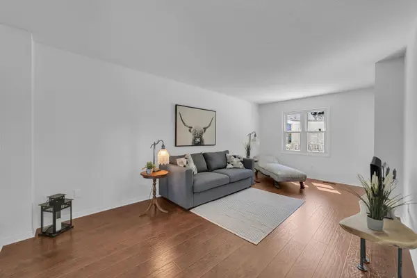 1 Eves CT, Newmarket, ON L3Y 7P8