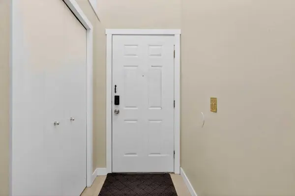 252 Erin Woods DR SE, Calgary, AB T2B 3B9