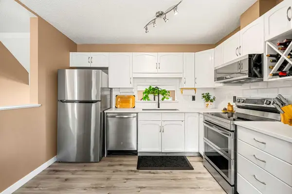 53 Copperfield CT SE, Calgary, AB T2Z 4Z3