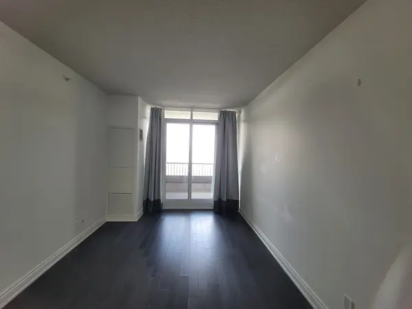 89 South Town Centre BLVD #1106, Markham, ON L6G 0E8