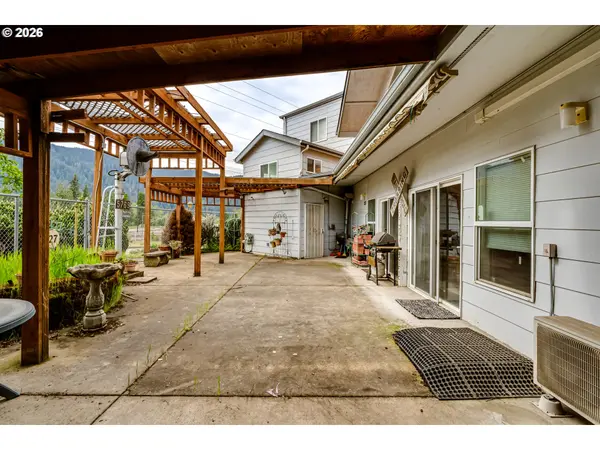 48251/48247 E COMMERCIAL ST, Oakridge, OR 97463