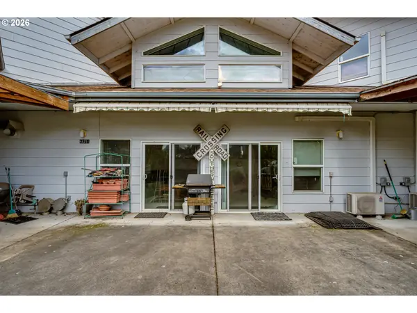 48251/48247 E COMMERCIAL ST, Oakridge, OR 97463