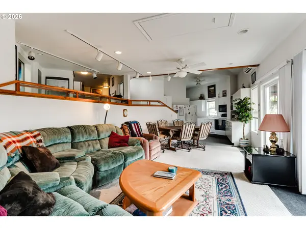 48251/48247 E COMMERCIAL ST, Oakridge, OR 97463