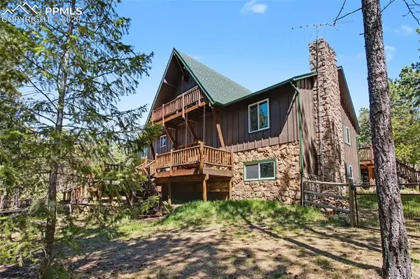 3375 Pinehurst CIR, Colorado Springs, CO 80908