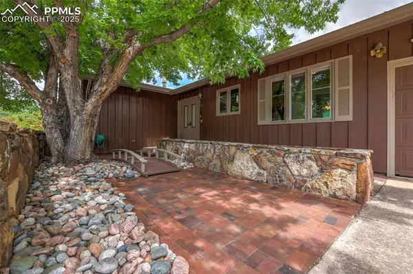 223 Crystal Hills BLVD, Manitou Springs, CO 80829