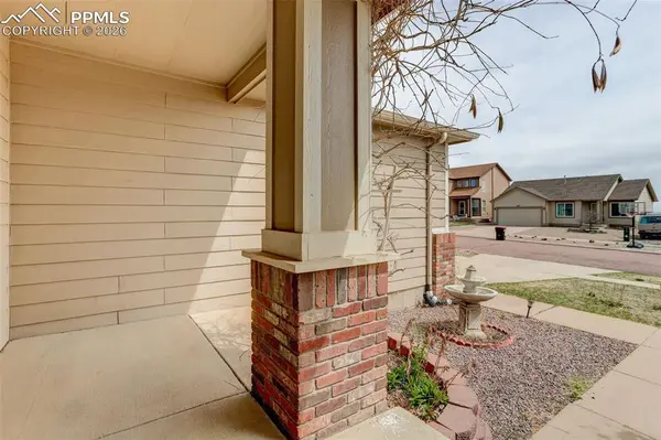 1634 Woodpark DR, Colorado Springs, CO 80951