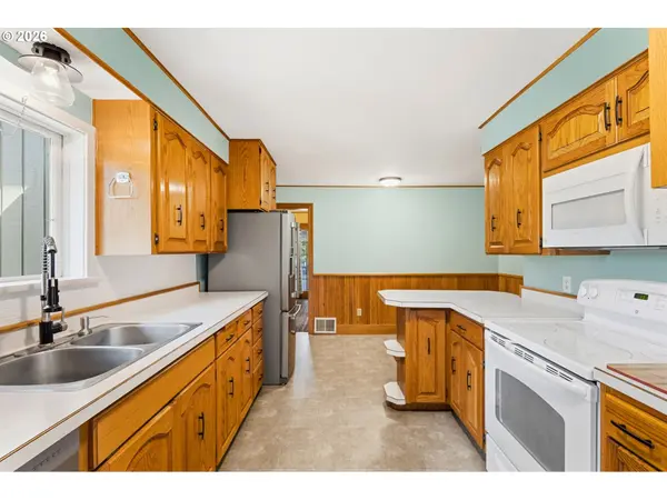 940 OAK TER, Sweet Home, OR 97386