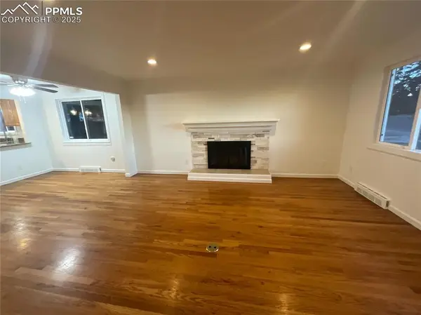 3706 N Chestnut ST, Colorado Springs, CO 80907