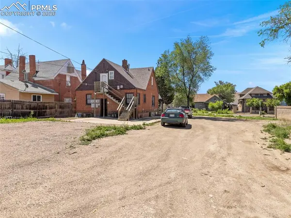 1109 E 8th ST, Pueblo, CO 81001