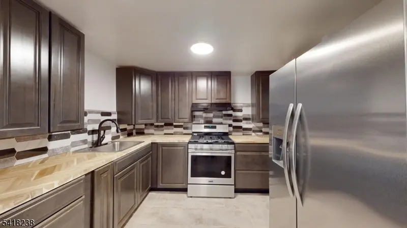 204 Philip Ave, Elmwood Park Boro, NJ 07407