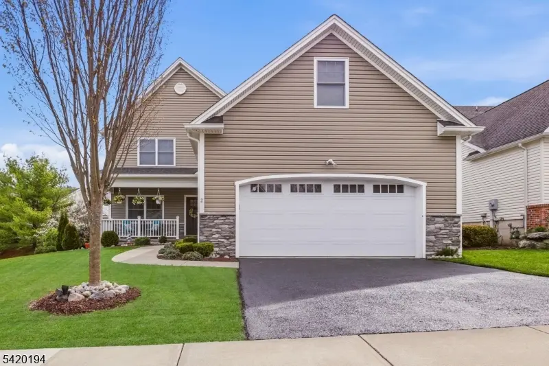 2 Bluffs Ct, Hamburg Boro, NJ 07419