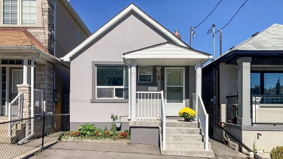 128 Northland AVE, Toronto W03, ON M6N 2E2