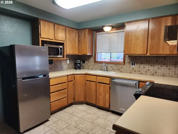 130 NE 12TH AVE, Canby, OR 97013