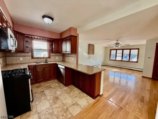 46 Frances St, Clifton City, NJ 07014