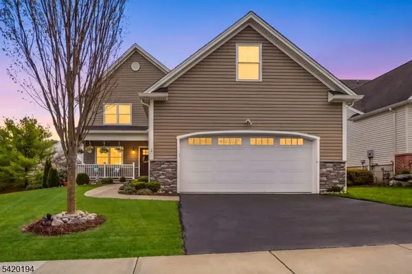 2 Bluffs Ct, Hamburg Boro, NJ 07419