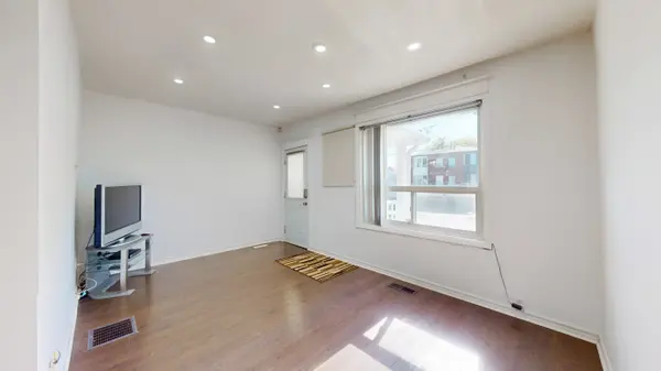 128 Northland AVE, Toronto W03, ON M6N 2E2